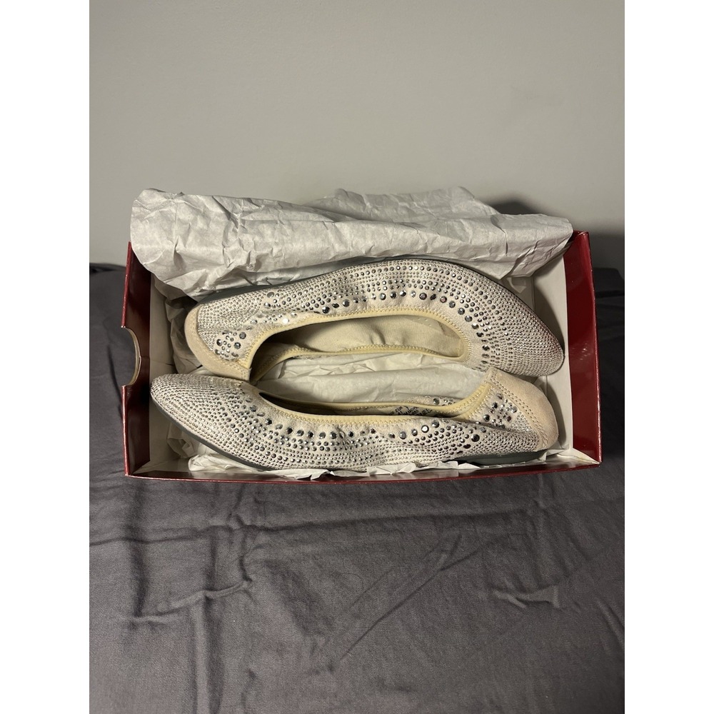 Women's 9 Hush Puppies Chaste ballet flats cream silver studded Bedazzled Boho